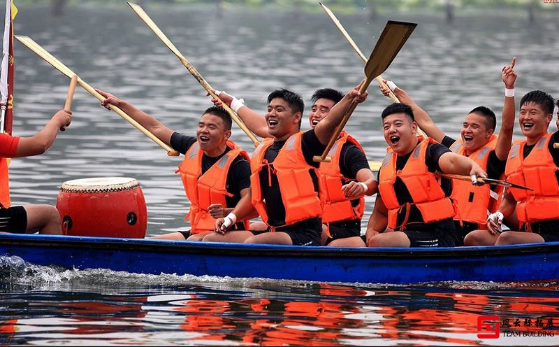 賽龍舟是一項新型的體驗水上拓展項目